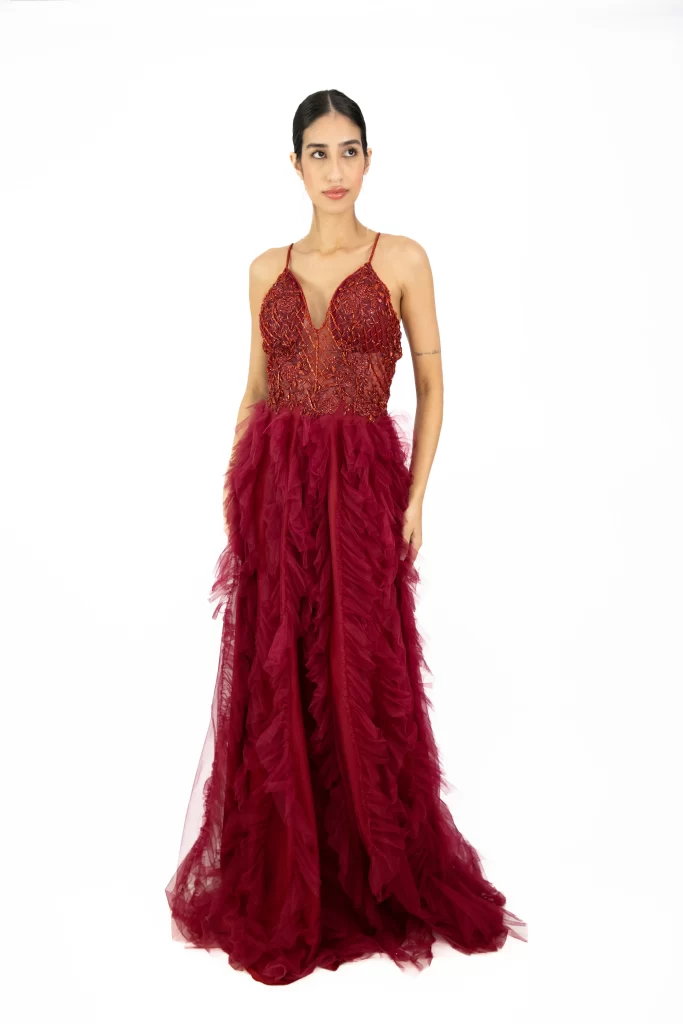 vestido-marsala-com-bordado-e-tule